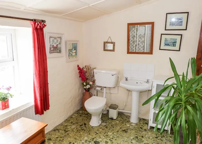 The White House Roundstone